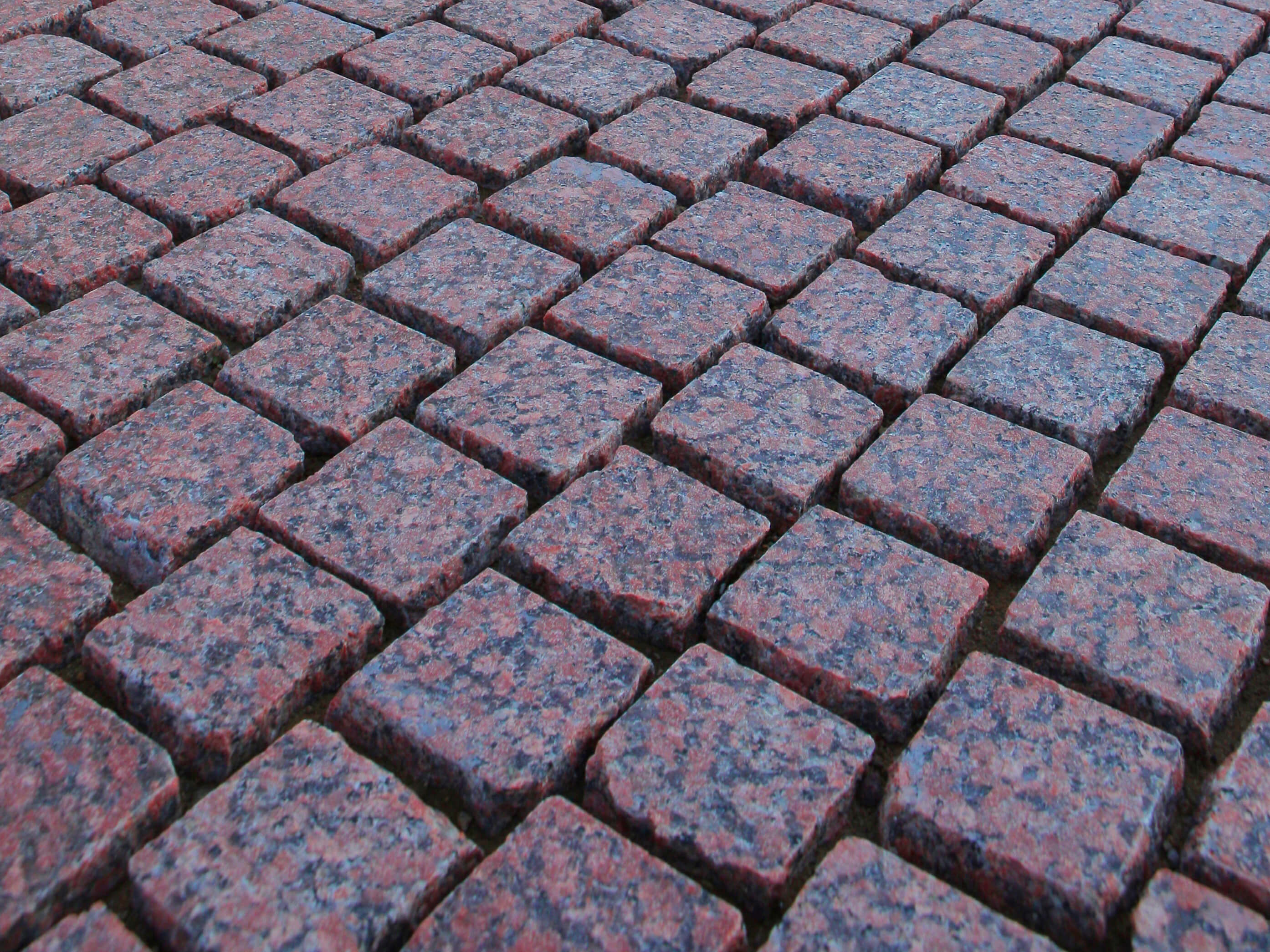 Гранитная брусчатка и плиты из гранита для тротуарного мощения - Купить в  Москве и Московской области. Собственное производство, недорого.